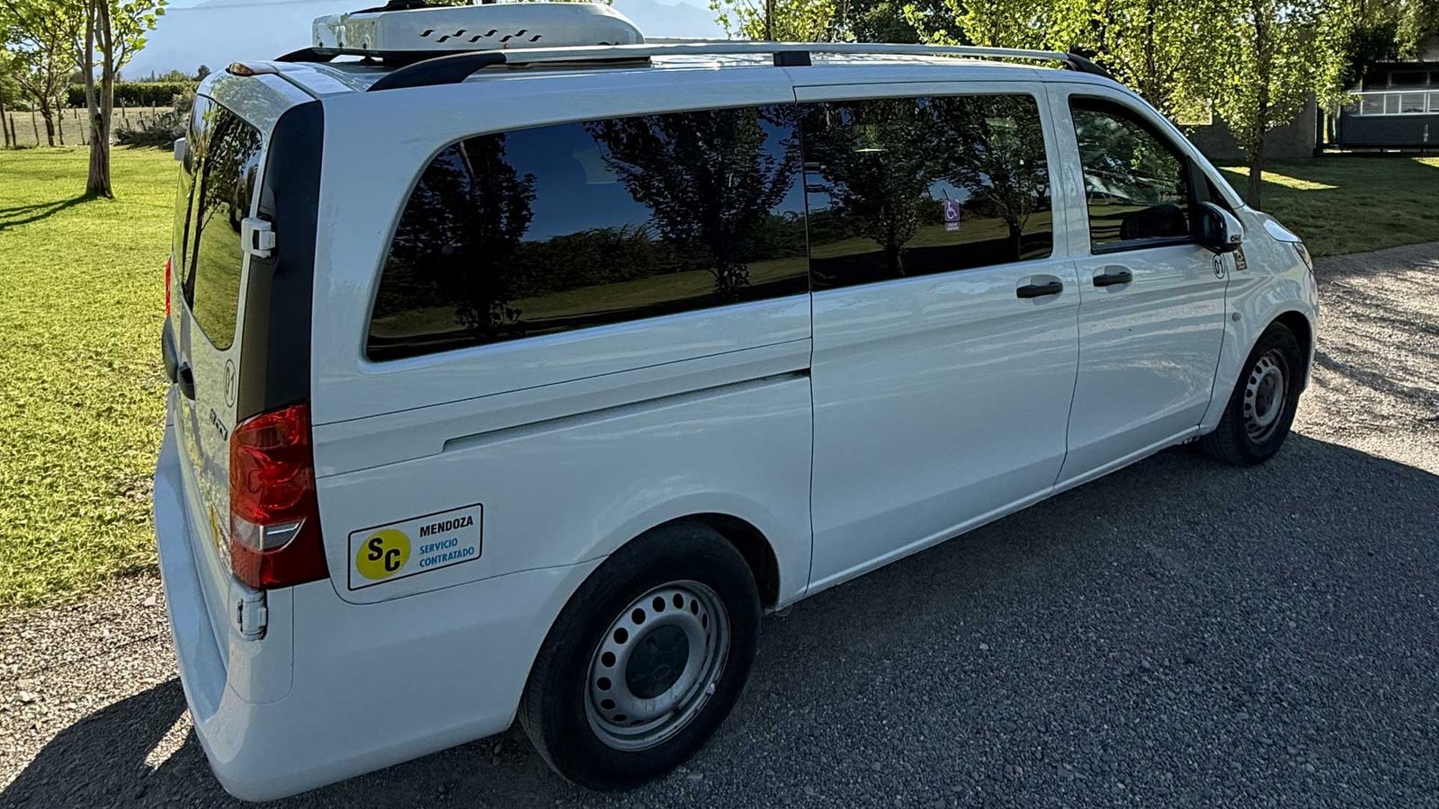 Vehículo con rampa para movilidad reducida en Mendoza